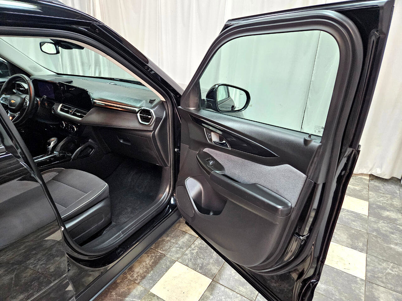 Used 2025 Chevrolet TrailBlazer LT w/ Convenience Package image 10