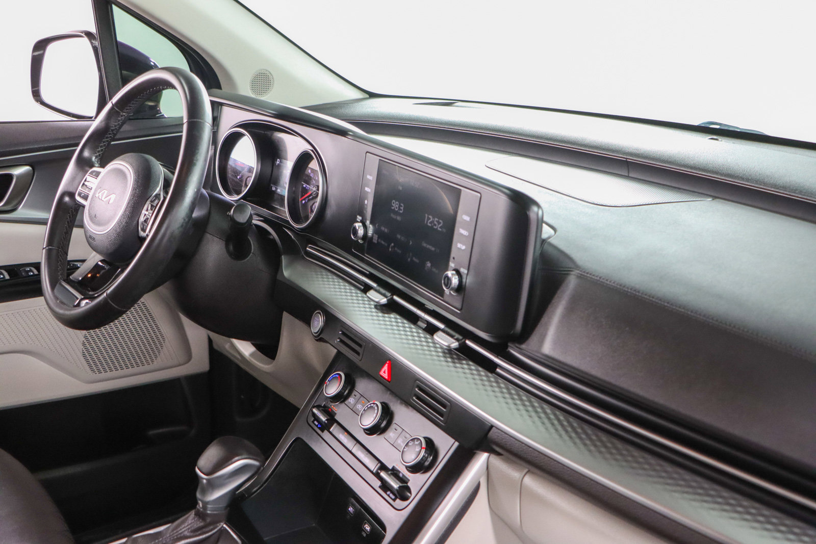 Used 2024 Kia Carnival LX image 26