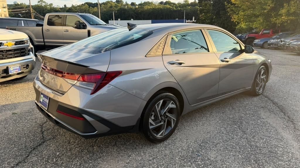 Certified 2025 Hyundai Elantra Sport FWD image 7