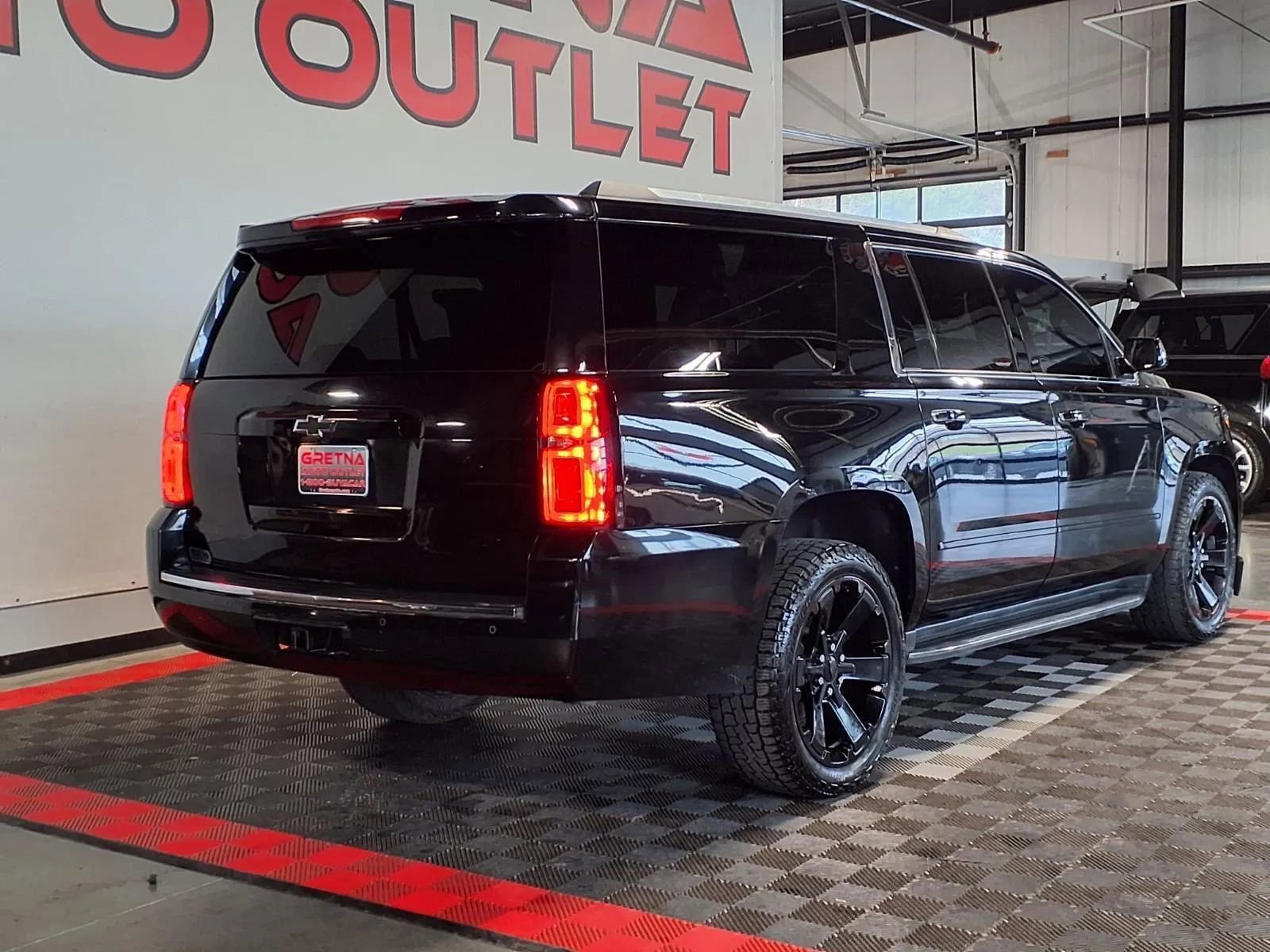 Used 2017 Chevrolet Suburban Premier w/ Max Trailering Package AWD/4WD image 8