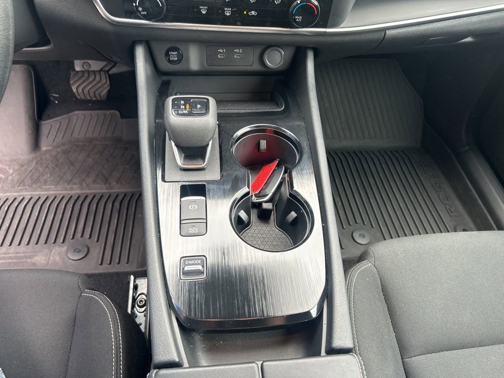 Used 2024 Nissan Rogue S image 12