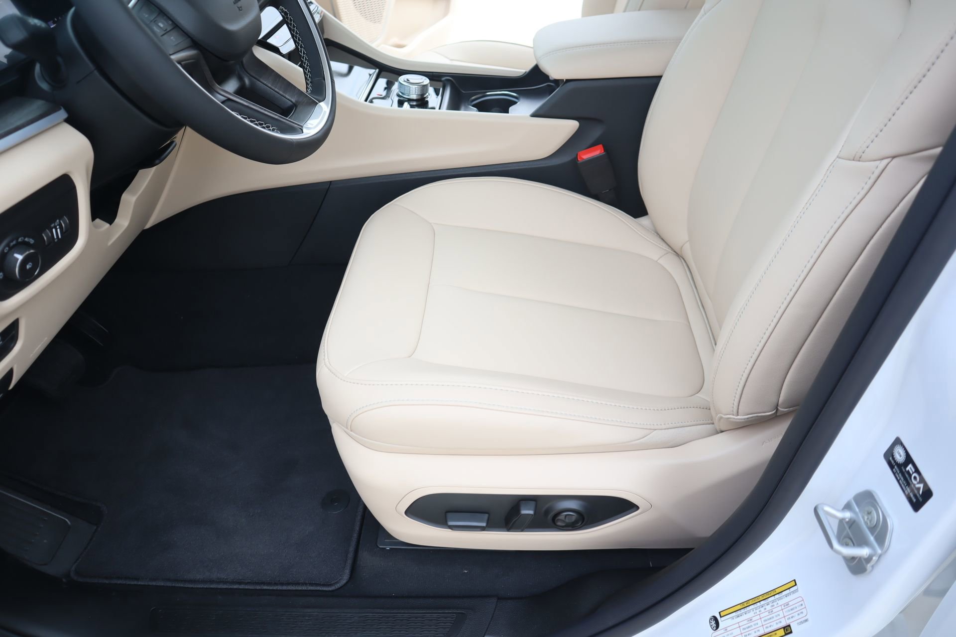 New 2026 Jeep Grand Cherokee Limited AWD/4WD image 12