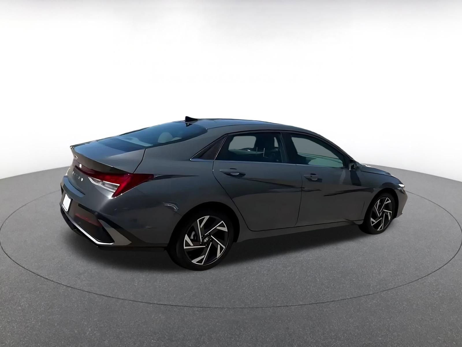 Used 2025 Hyundai Elantra SEL FWD image 15