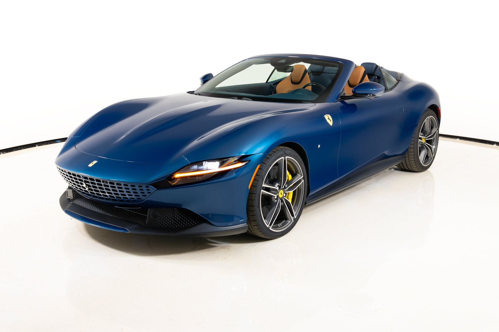 Certified 2025 Ferrari Roma Spider RWD image 6