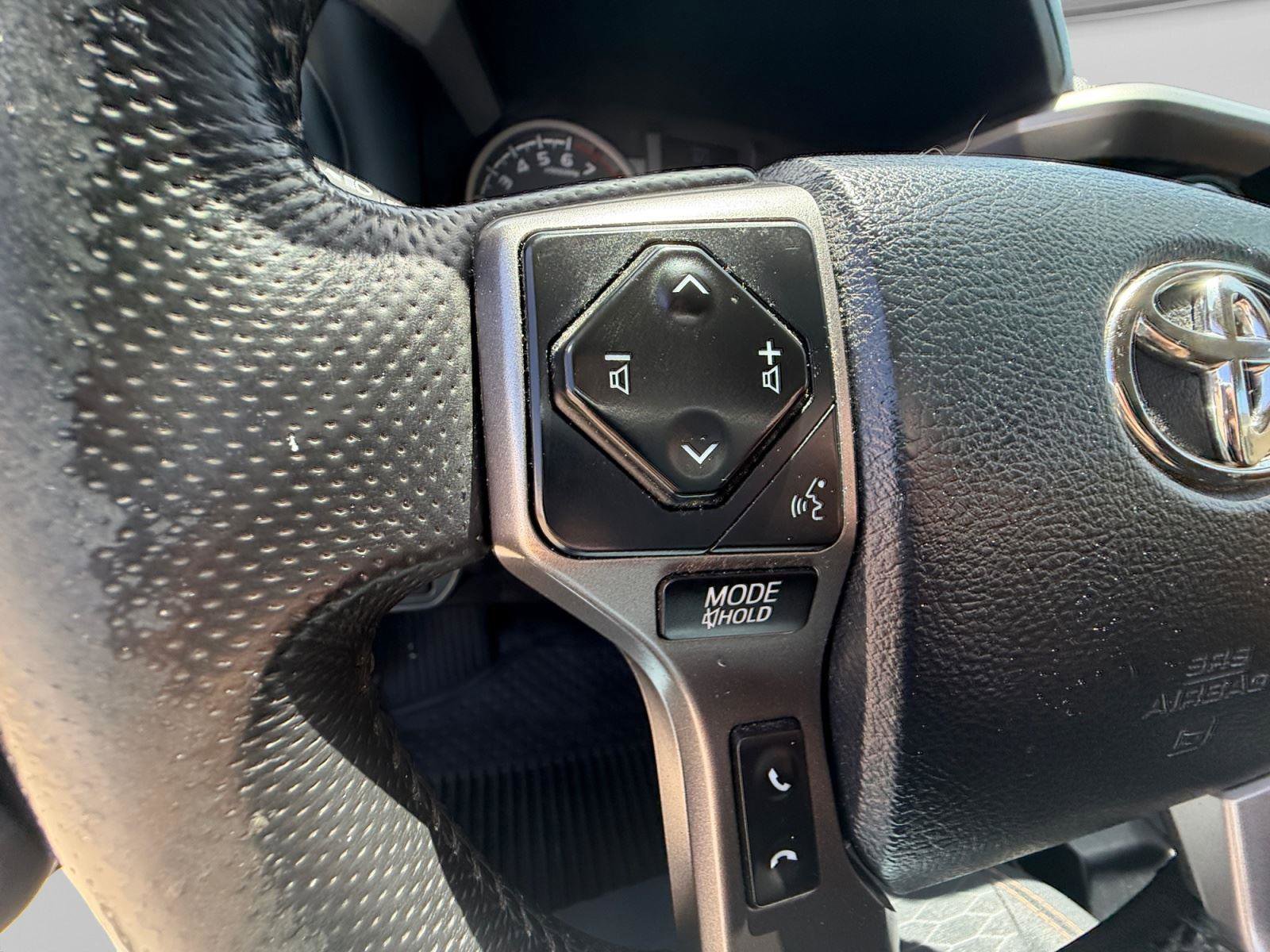 Used 2017 Toyota Tacoma SR5 w/ Tow Package AWD/4WD image 9