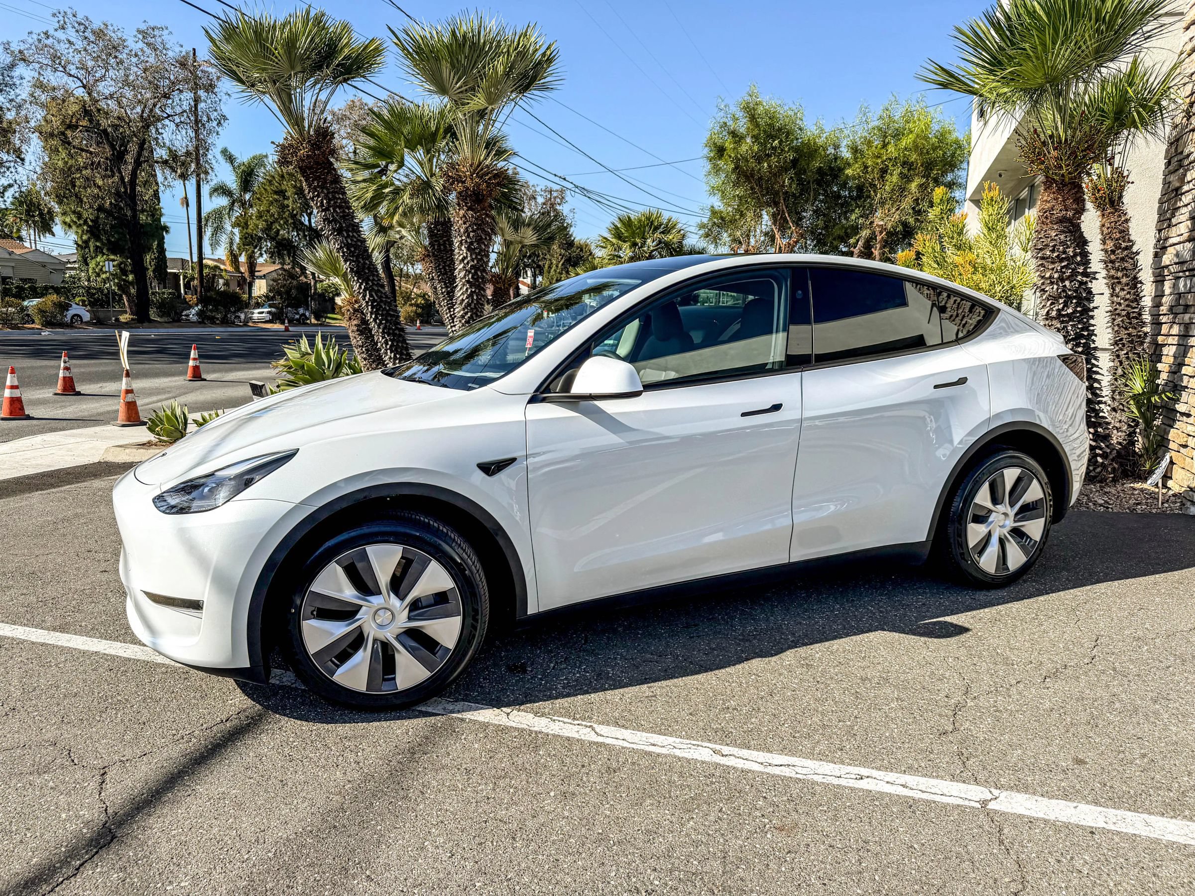 Used 2024 Tesla Model Y Long Range AWD/4WD image 5