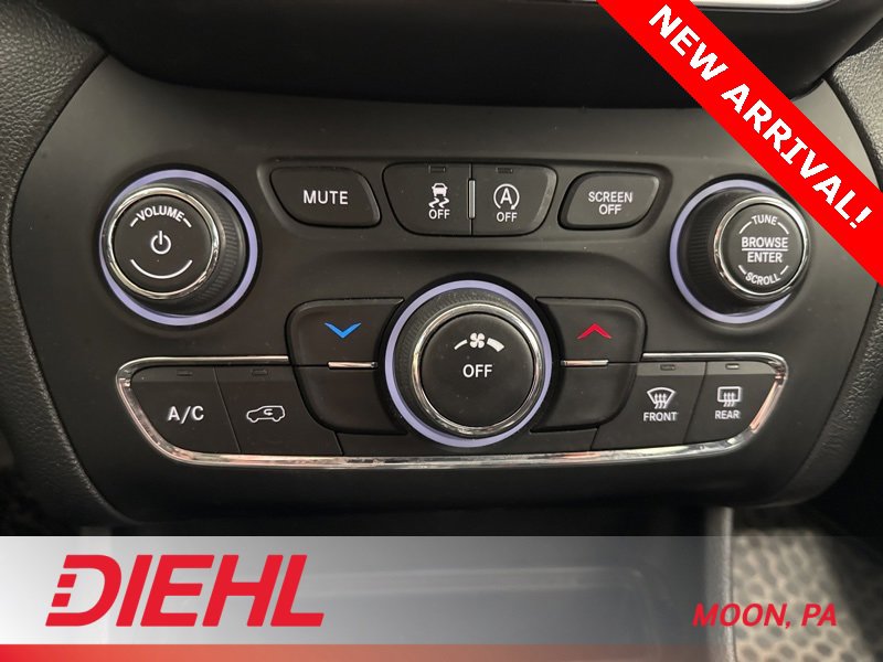 Used 2019 Jeep Cherokee Latitude Plus w/ Cold Weather Group image 28