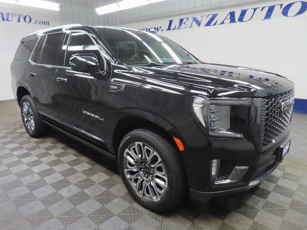 Used 2023 GMC Yukon Denali Ultimate w/ LPO, Floor Liner Package AWD/4WD image 3