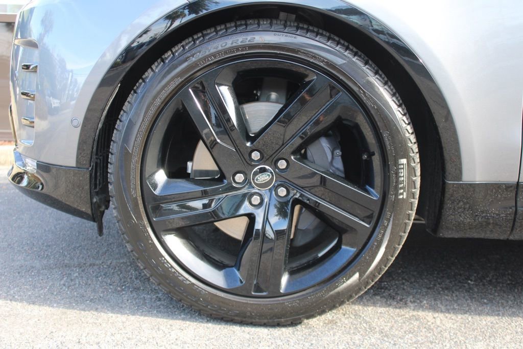 Certified 2025 Land Rover Discovery Dynamic SE image 11