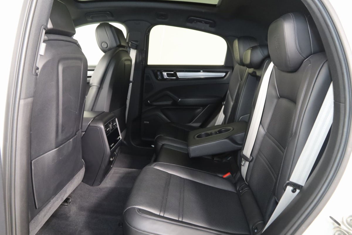 Used 2023 Porsche Cayenne Coupe image 98