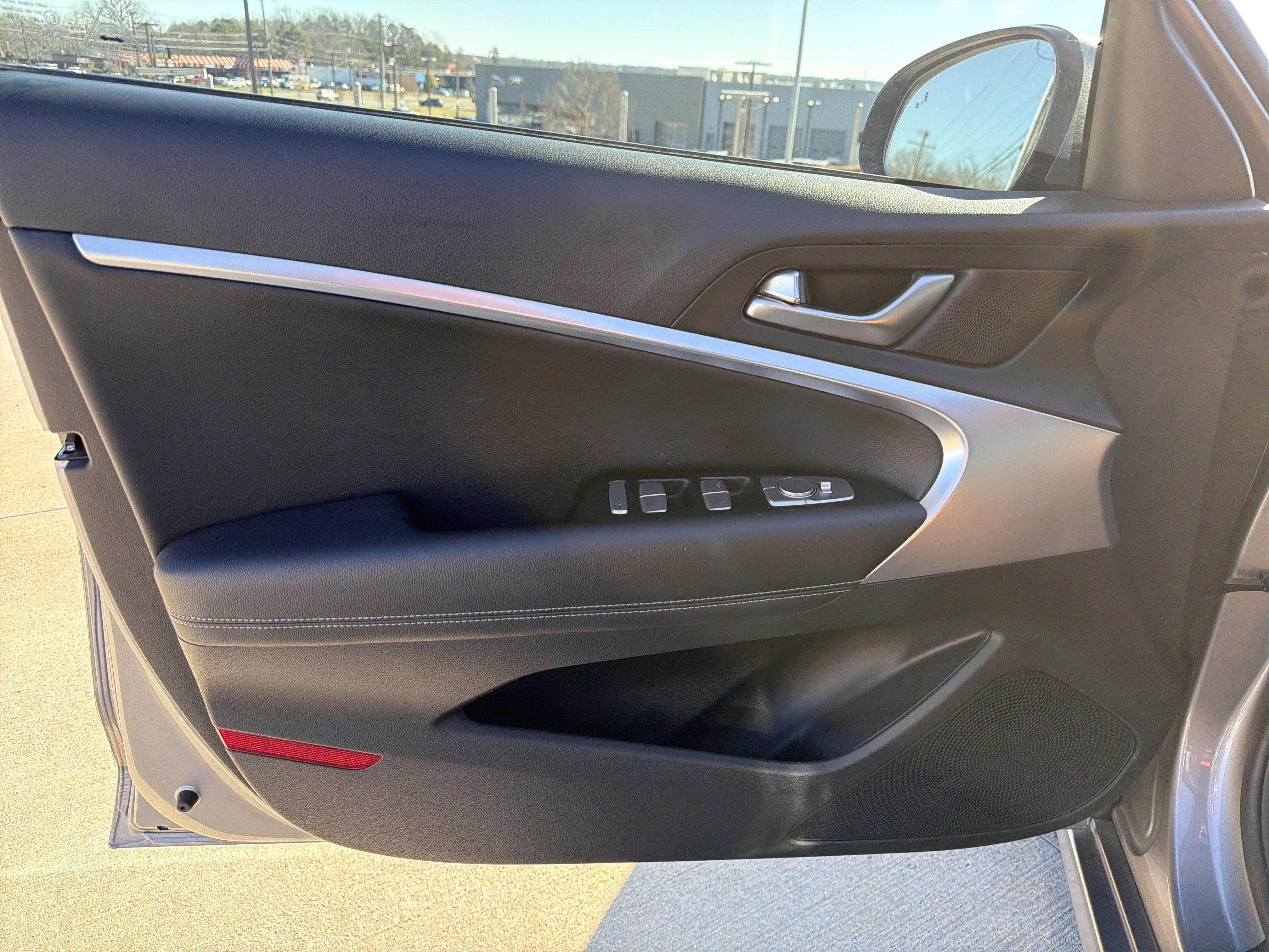 Used 2023 Genesis G70 2.0T image 14