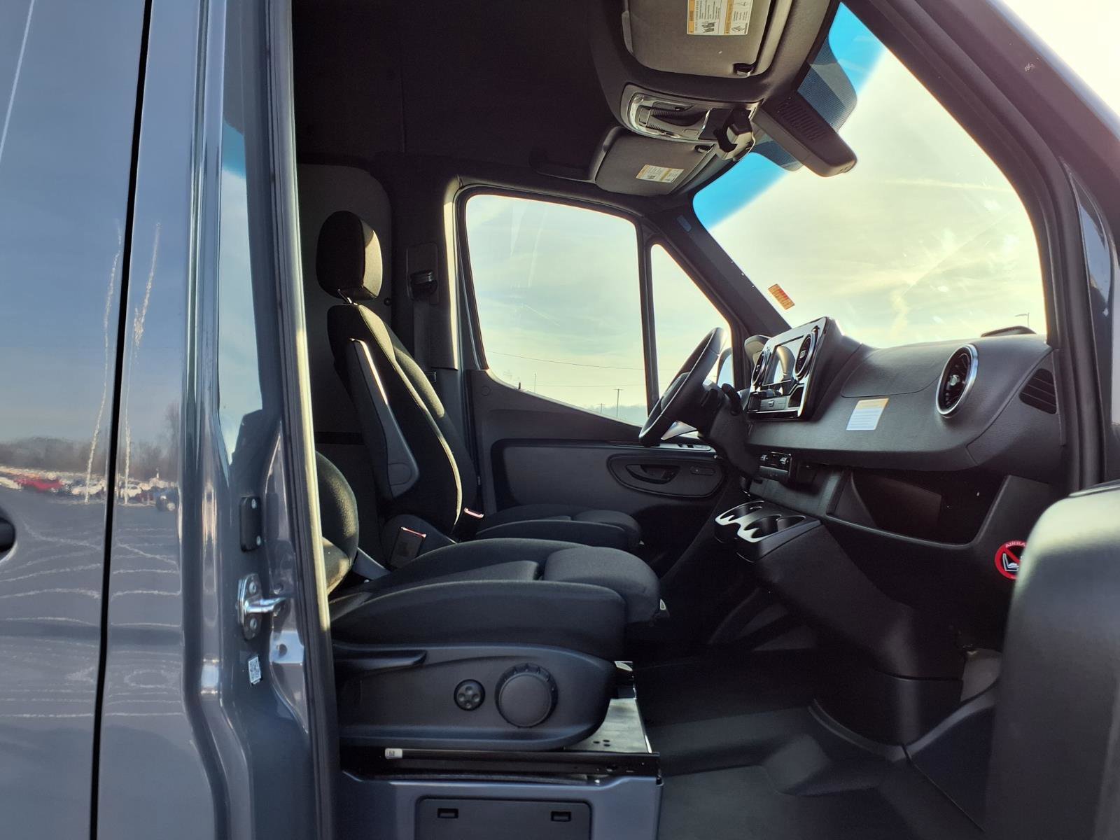 Used 2025 Mercedes-Benz Sprinter 2500 image 22