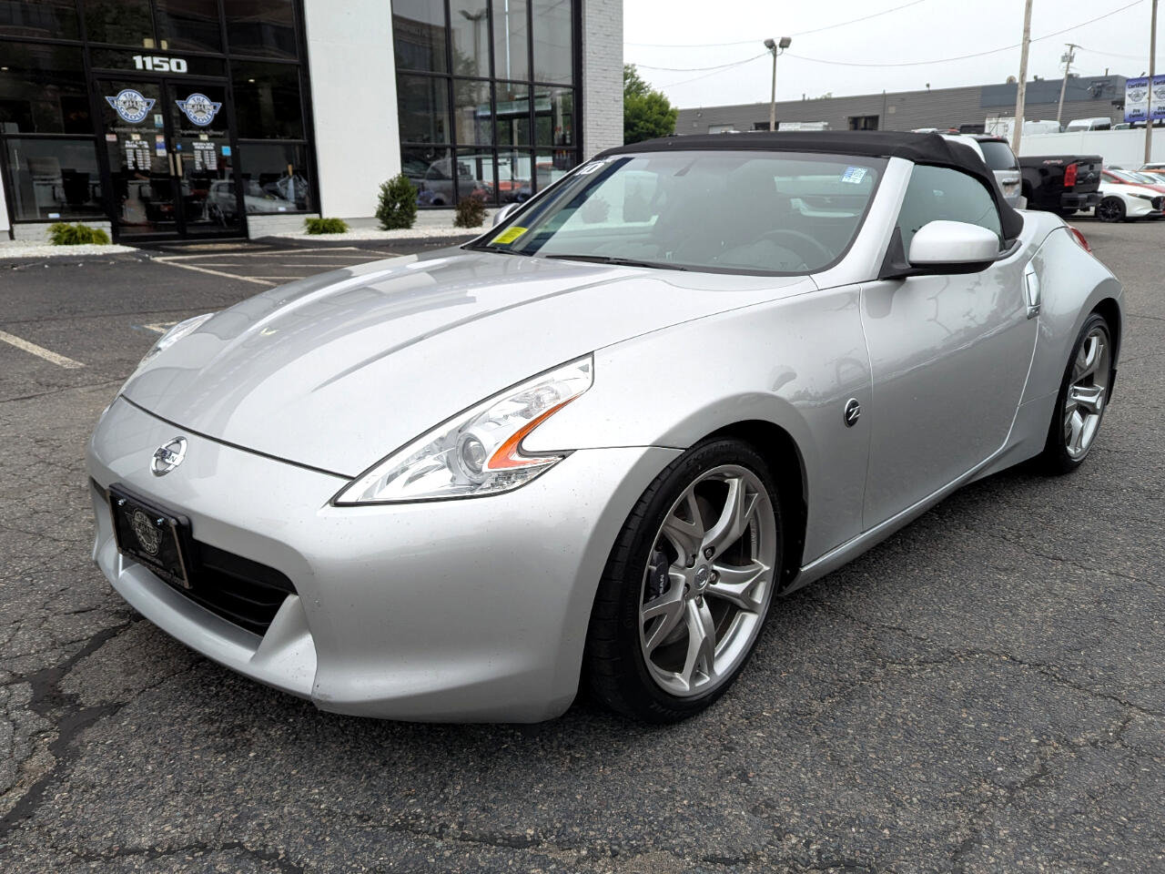 Used 2010 Nissan 370Z Touring w/ Sport Pkg image 2