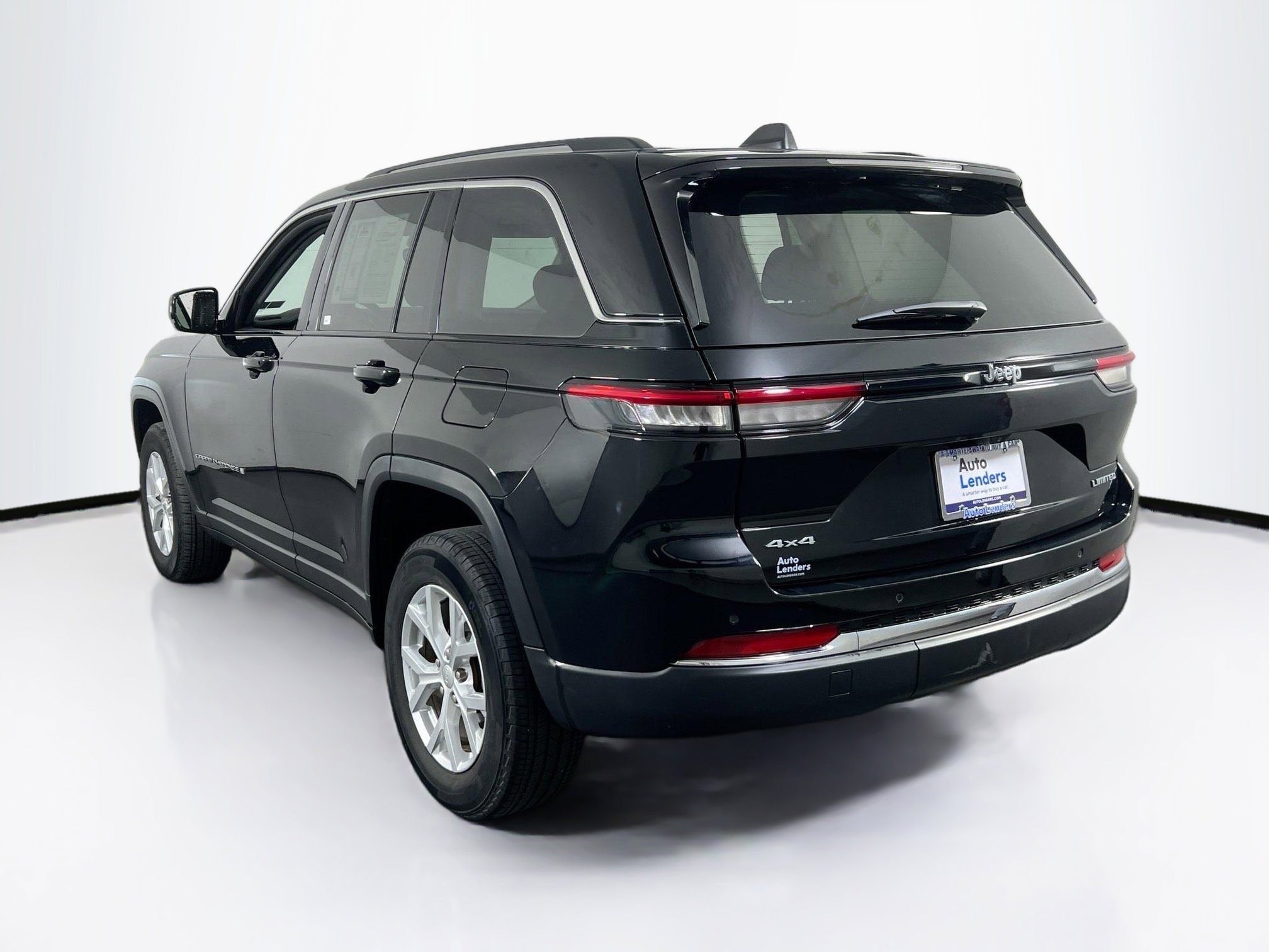 Used 2023 Jeep Grand Cherokee Limited AWD/4WD image 7