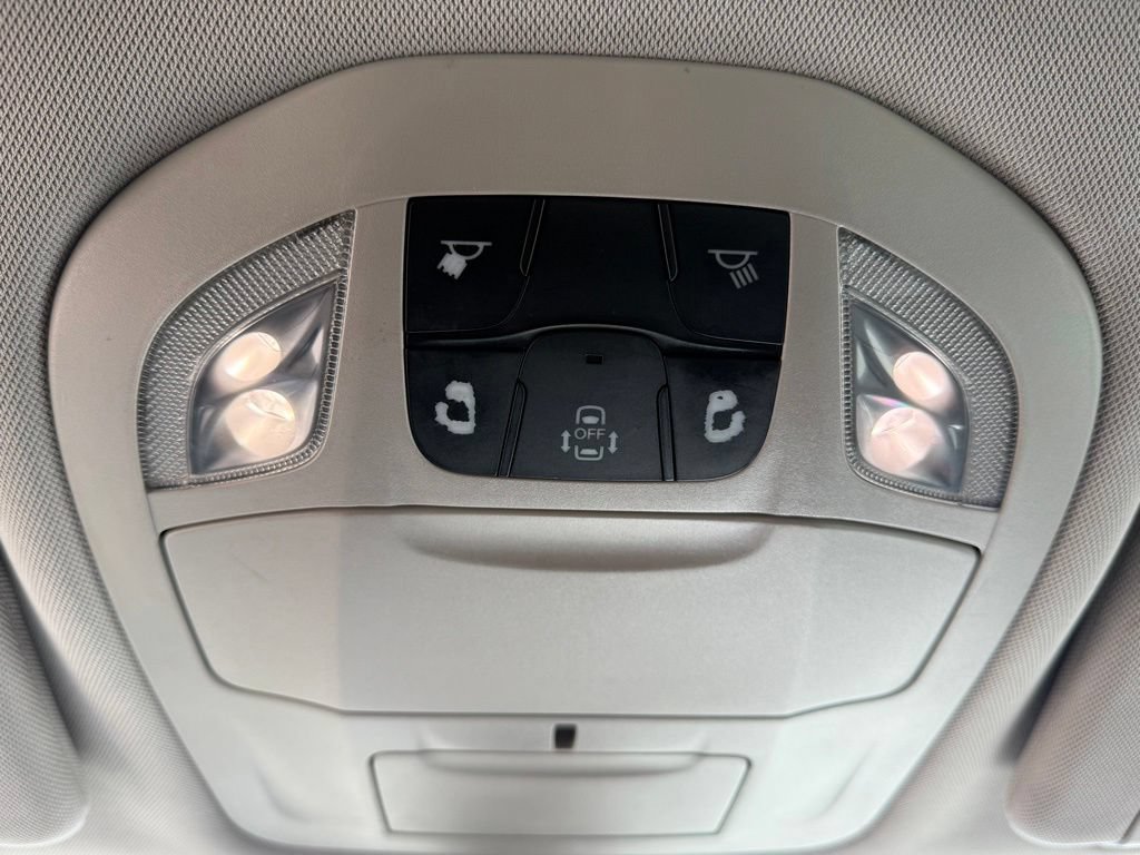 Used 2017 Chrysler Pacifica Touring FWD image 30