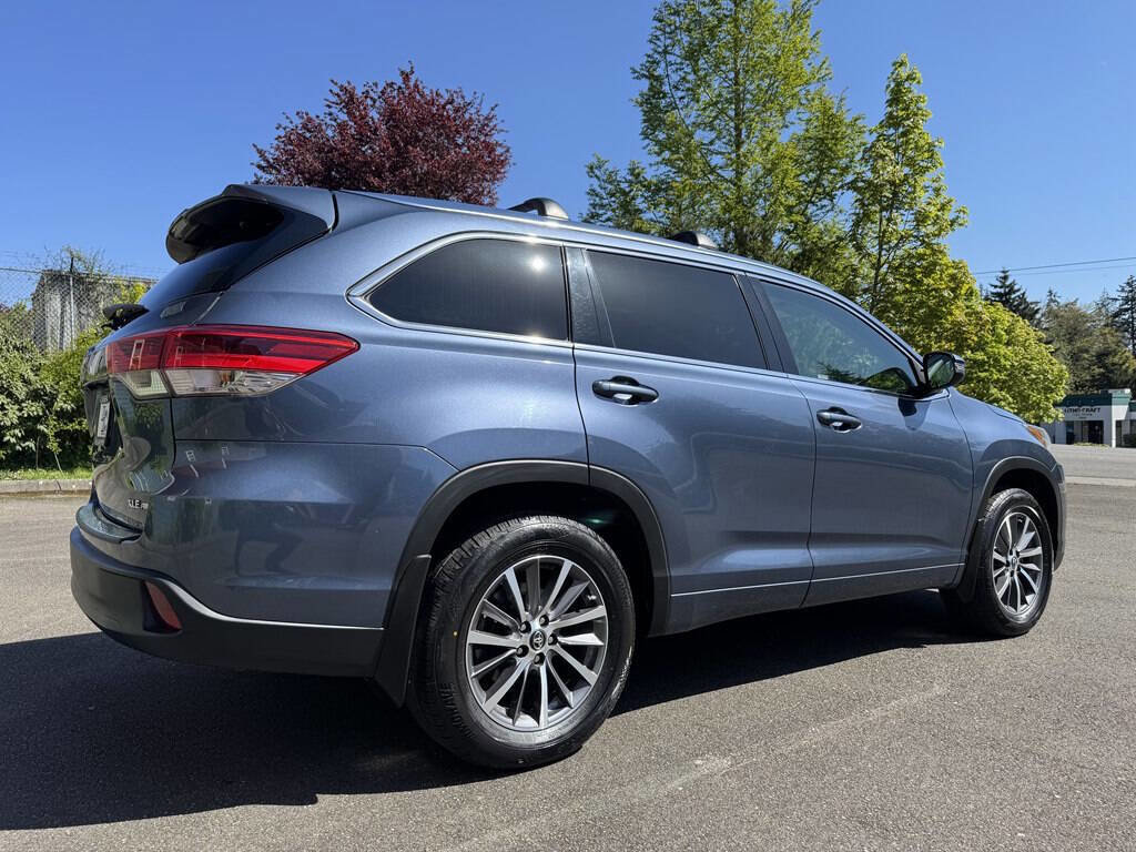 Used 2017 Toyota Highlander XLE image 8