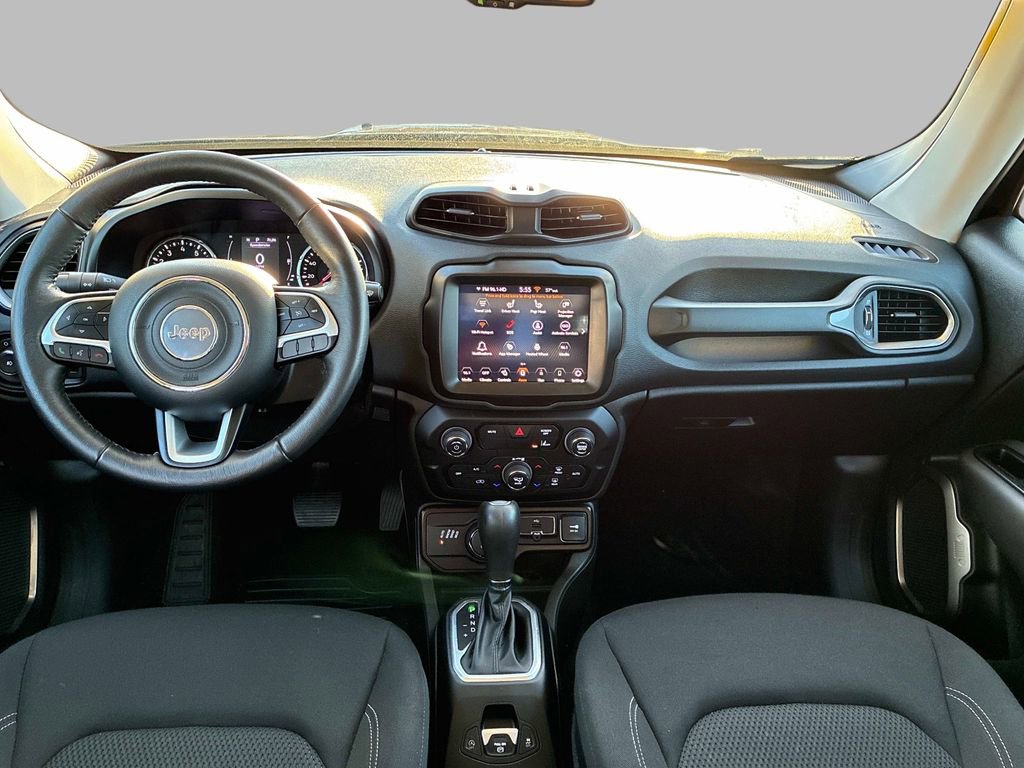 Certified 2023 Jeep Renegade Latitude w/ Premium Group AWD/4WD image 14