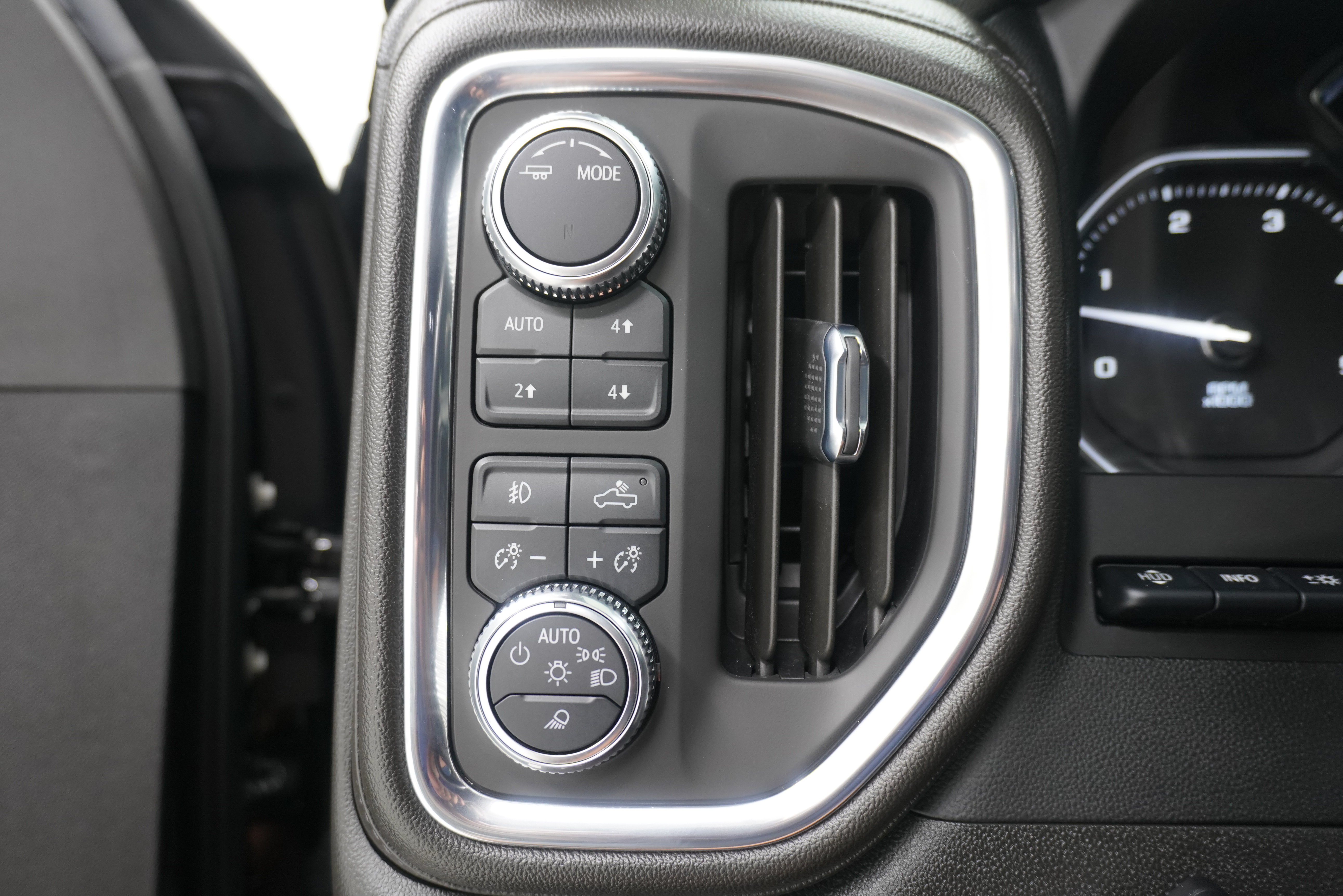 Used 2022 GMC Sierra 3500 Denali w/ Denali Black Diamond Edition AWD/4WD image 32