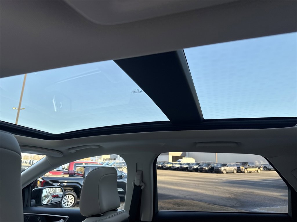 Used 2021 Ford Edge Titanium w/ Equipment Group 301A image 22