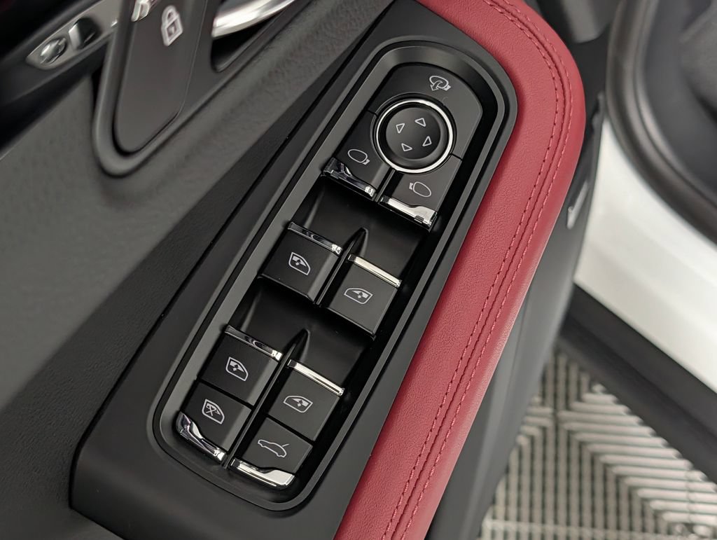 New 2026 Porsche Macan AWD/4WD image 27