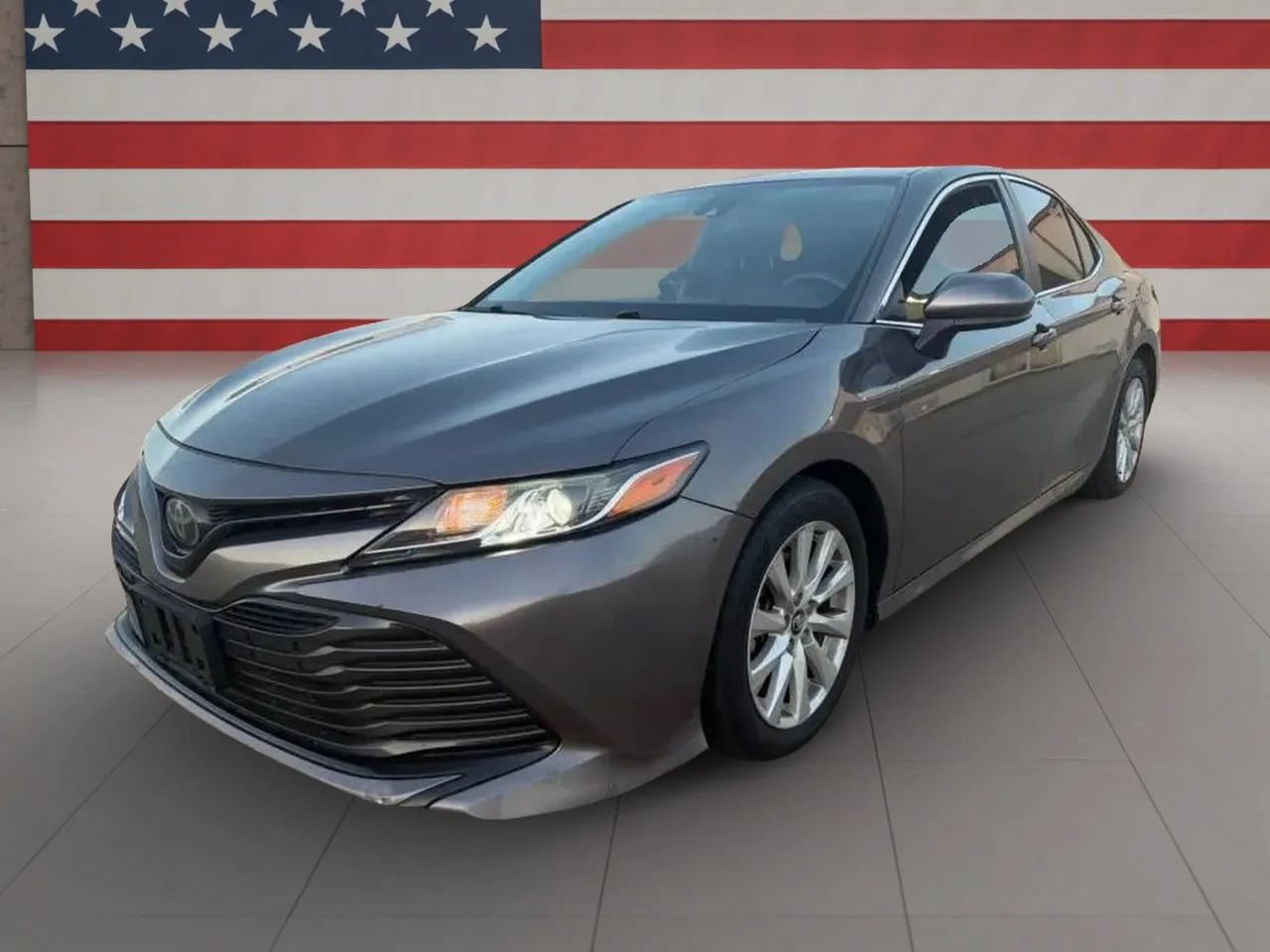 Used 2019 Toyota Camry LE FWD image 2