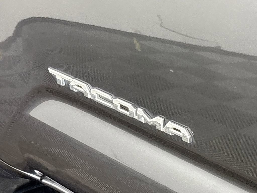 Used 2018 Toyota Tacoma TRD Off-Road w/ Technology Package image 23