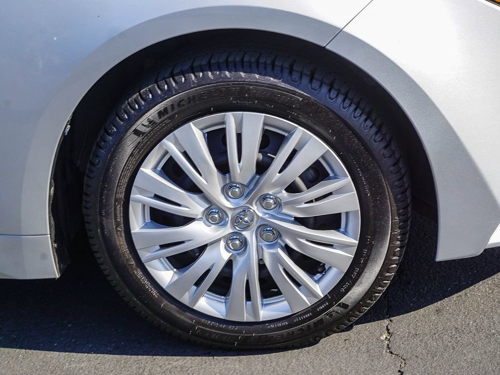 Used 2021 Toyota Corolla LE w/ Carpet Mat Package (TMS) FWD image 9
