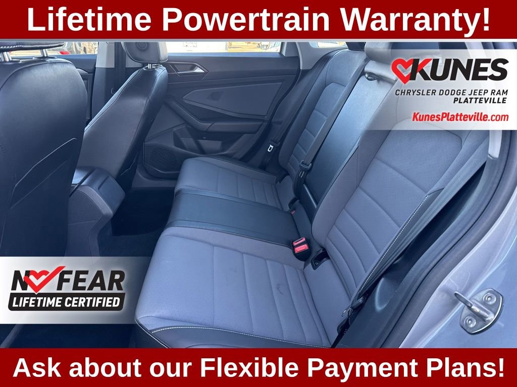 Used 2025 Volkswagen Jetta SE FWD image 20