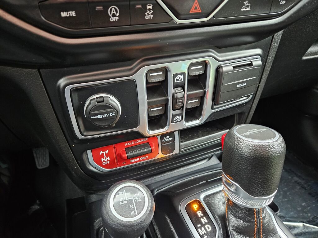 Used 2022 Jeep Gladiator Mojave w/ Cold Weather Group AWD/4WD image 24