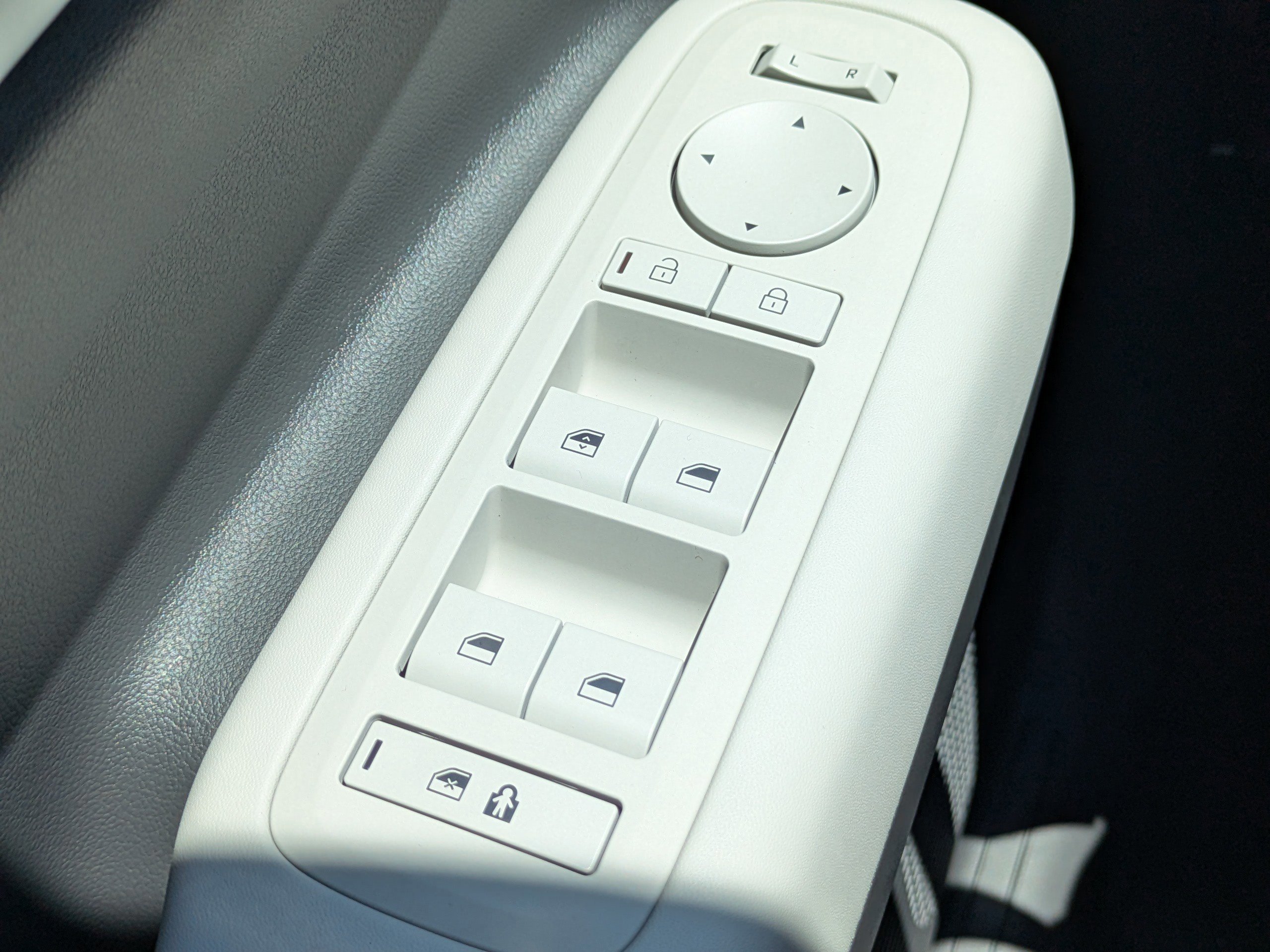 New 2026 Hyundai Santa Fe SE image 28