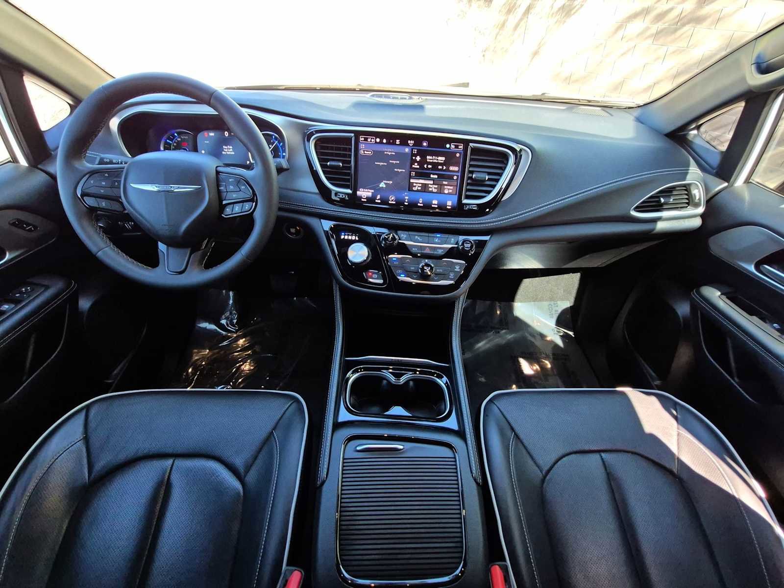 Used 2023 Chrysler Pacifica Limited w/ S Appearance Package FWD image 14