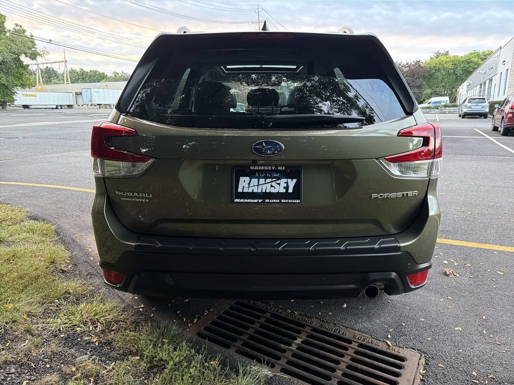 Certified 2022 Subaru Forester Limited AWD/4WD image 3