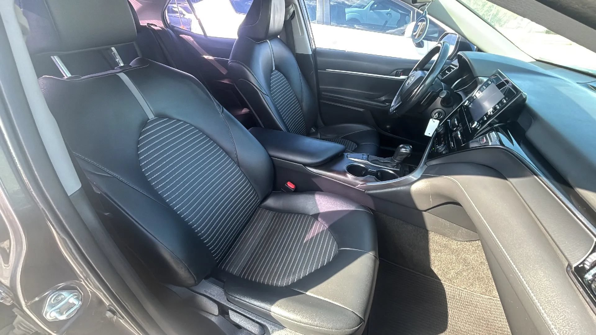 Used 2023 Toyota Camry SE FWD image 5