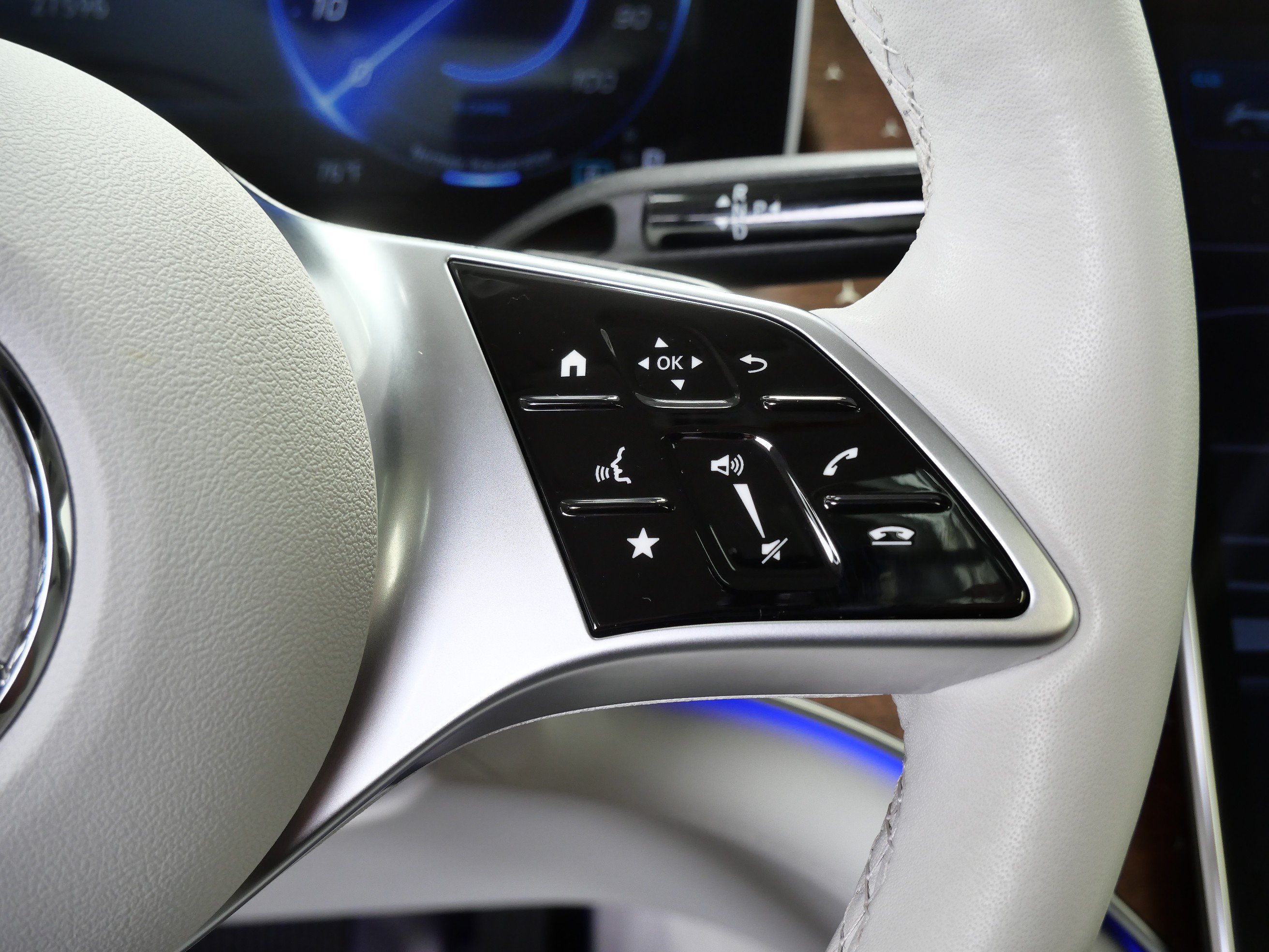 Certified 2023 Mercedes-Benz EQE 350+ 4MATIC SUV w/ Exclusive Trim Package image 27