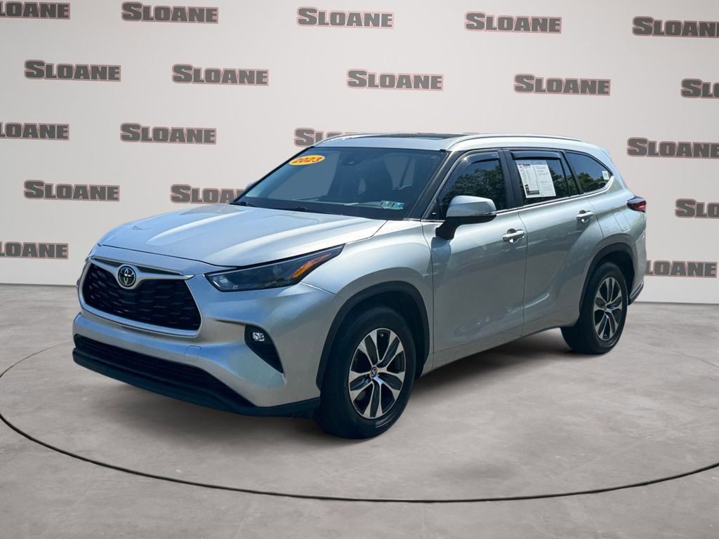 Used 2023 Toyota Highlander XLE FWD image 1