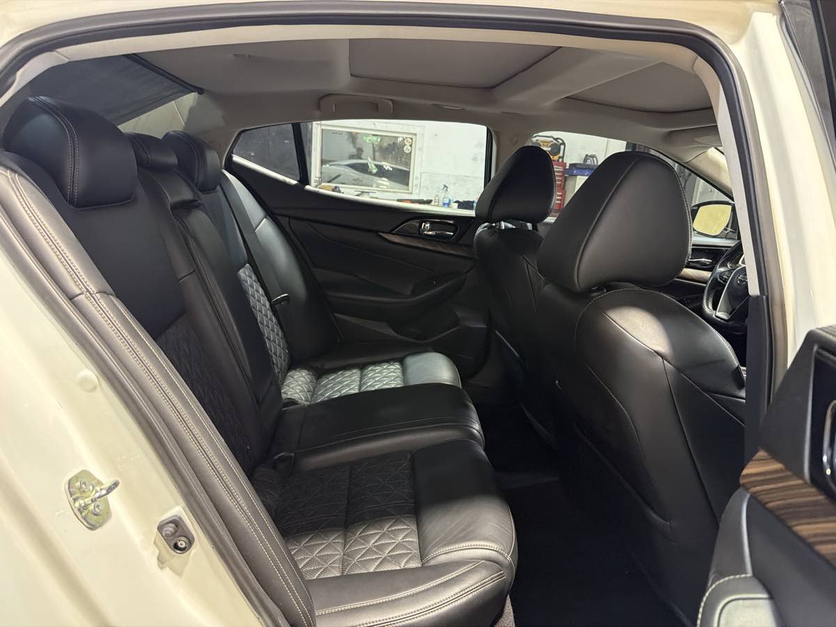 Used 2016 Nissan Maxima Platinum FWD image 25