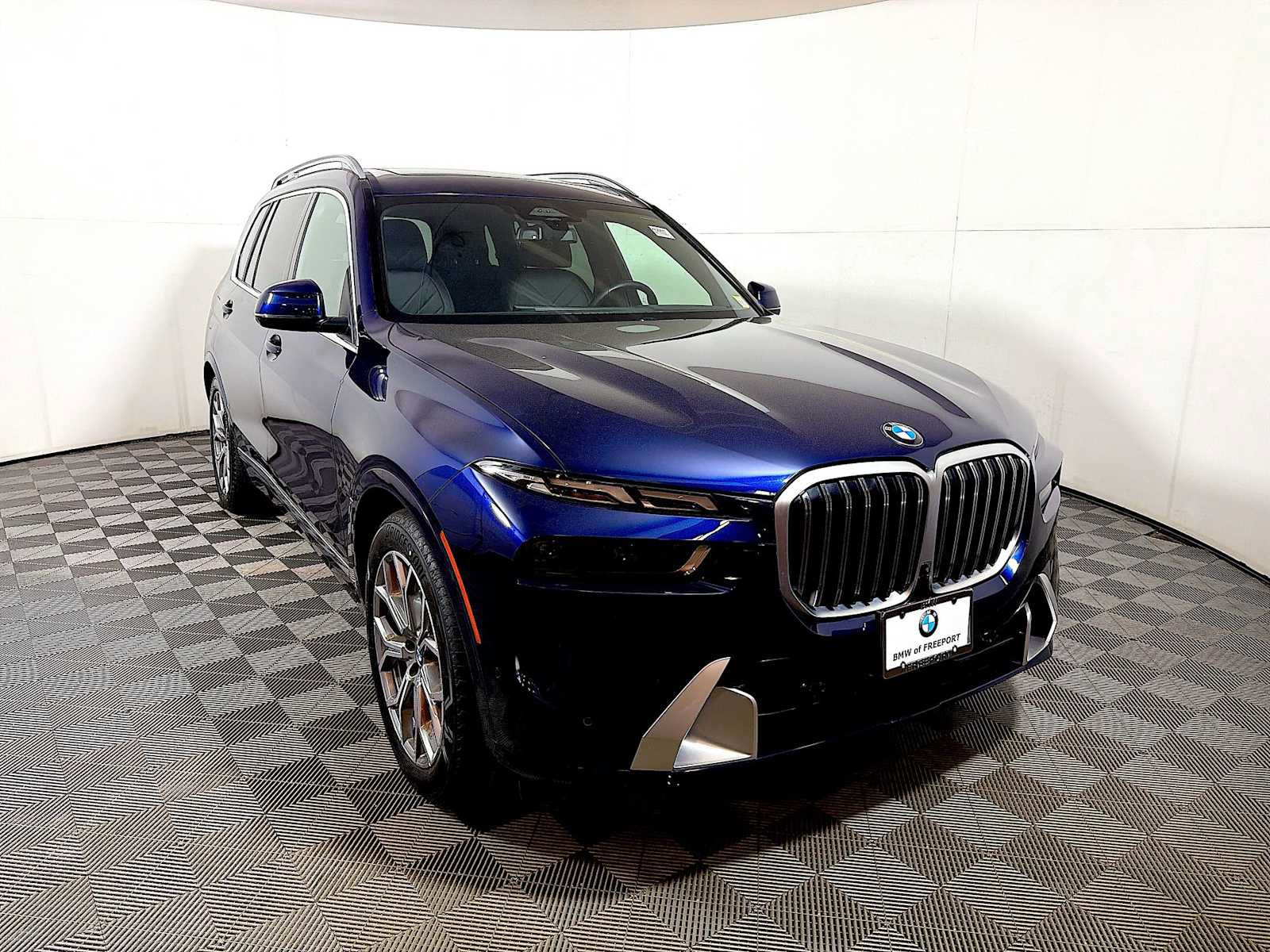 Certified 2024 BMW X7 xDrive40i w/ Premium Package AWD/4WD image 2