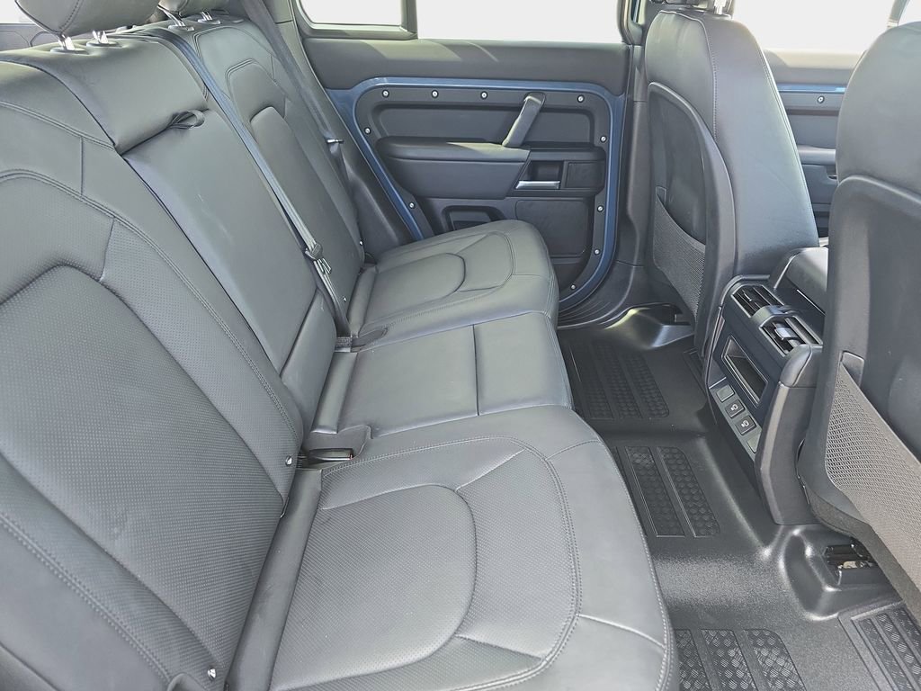 Used 2025 Land Rover Defender 110 S image 11