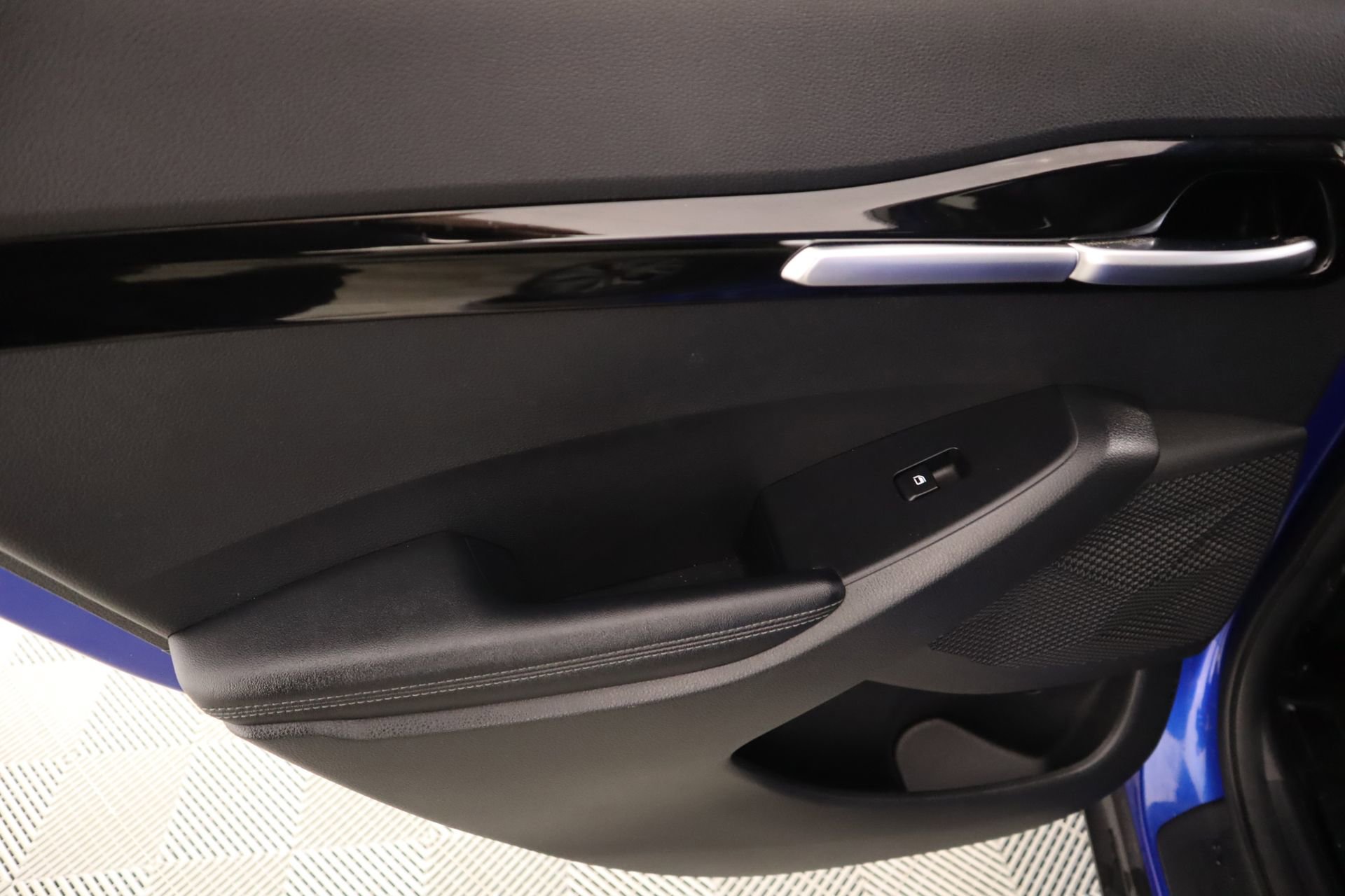 Used 2021 Kia Seltos SX w/ SX Sunroof Package image 17