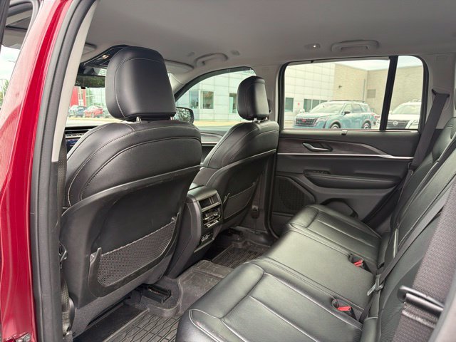 Used 2023 Jeep Grand Cherokee Limited w/ Luxury Tech Group II AWD/4WD image 20