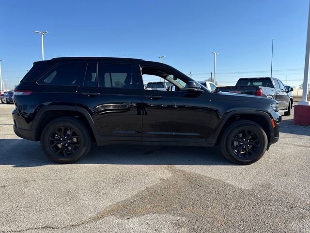 Used 2024 Jeep Grand Cherokee Altitude image 7