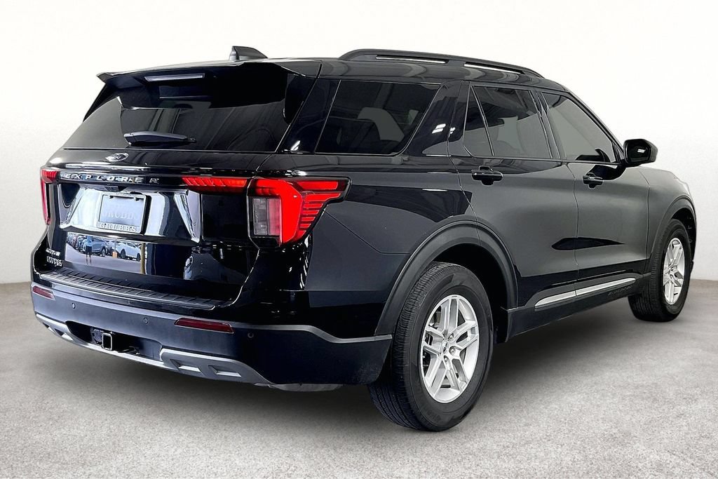 Used 2025 Ford Explorer Active w/ Active Comfort Package RWD image 2