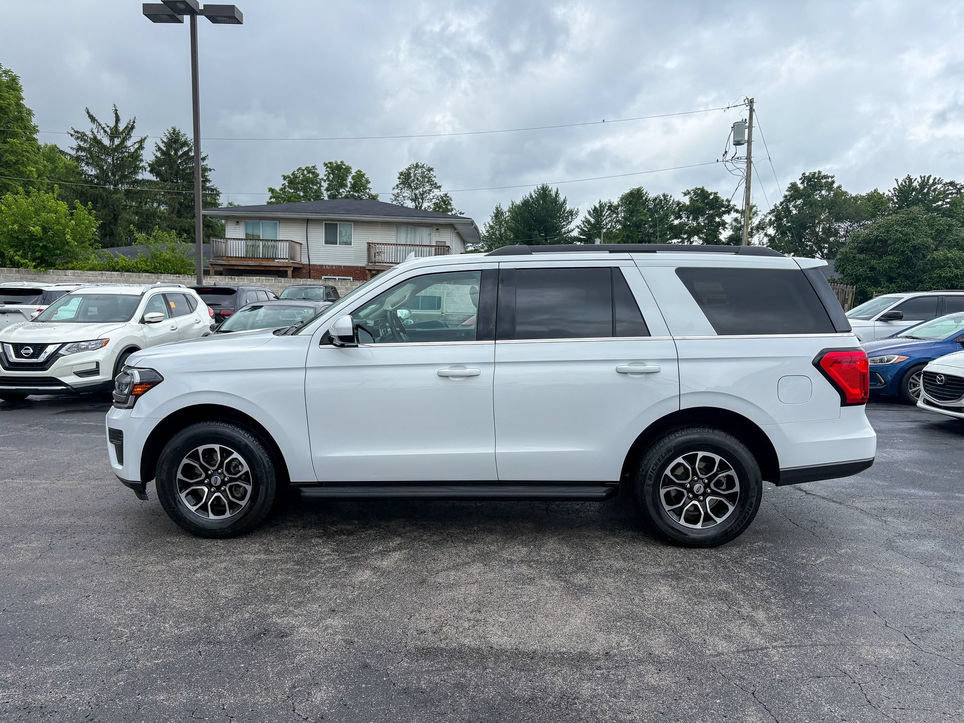 Used 2024 Ford Expedition XLT AWD/4WD image 10