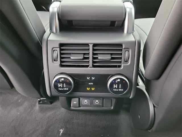New 2025 Land Rover Discovery Metropolitan Edition AWD/4WD image 24