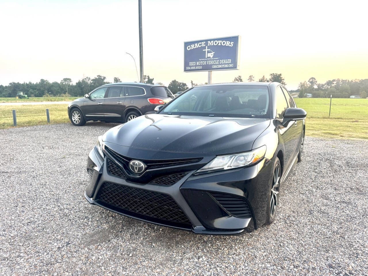 Used 2018 Toyota Camry SE image 4