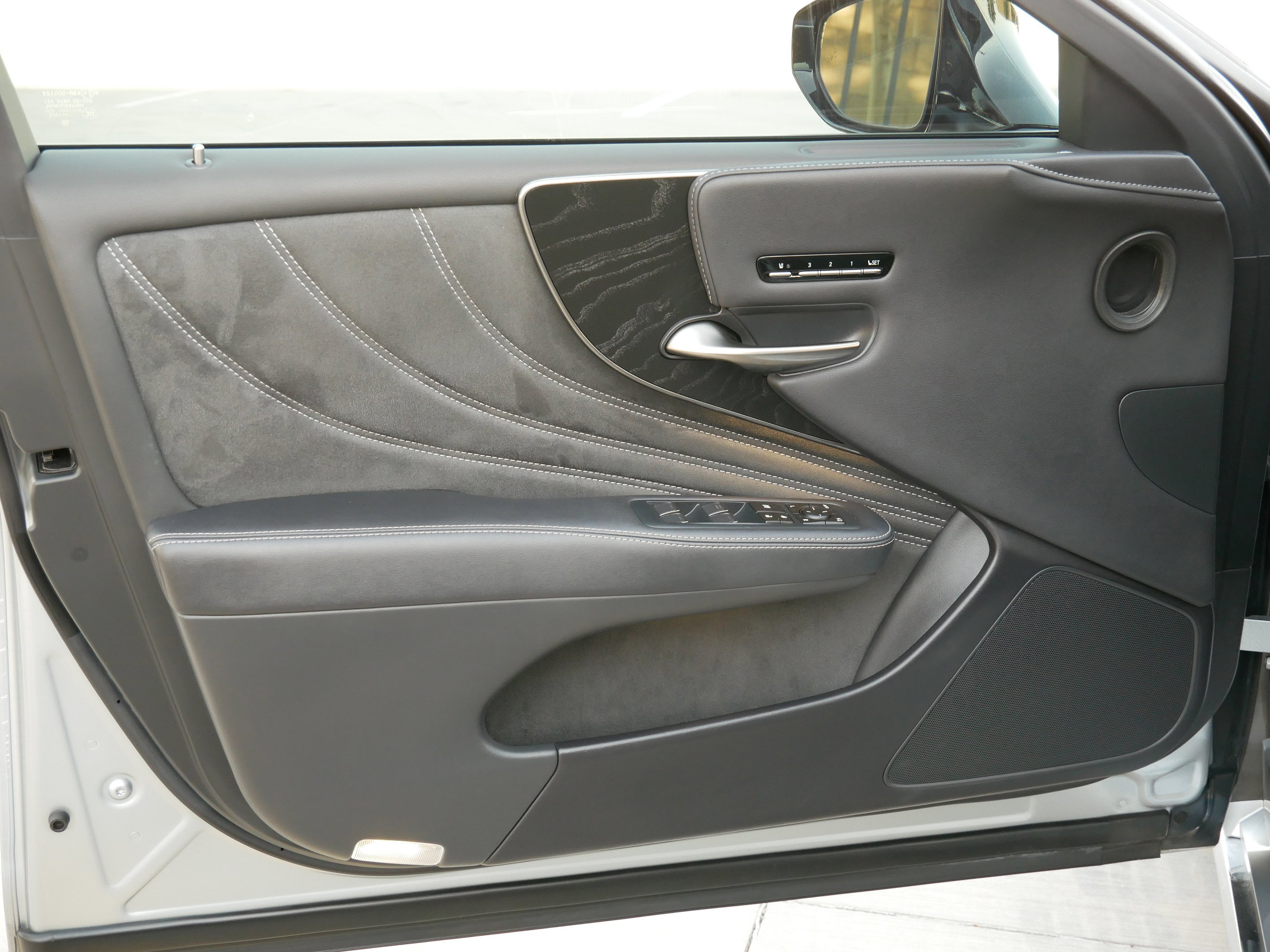 Used 2022 Lexus LS 500 image 6