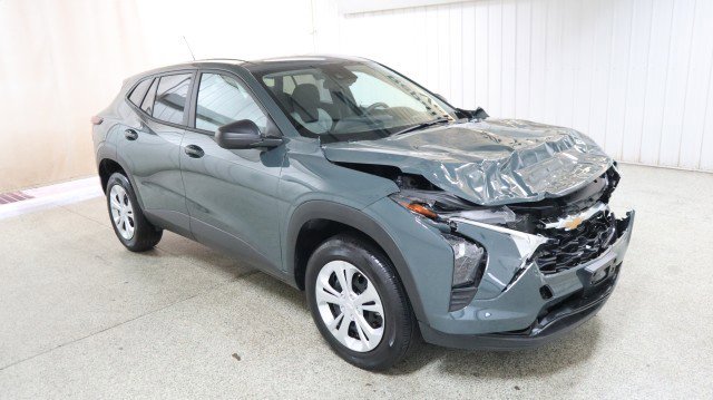 Used 2025 Chevrolet Trax LS image 5