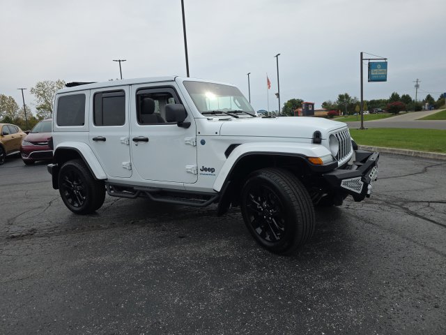 Used 2025 Jeep Wrangler Unlimited Sahara w/ Safety Group AWD/4WD image 9