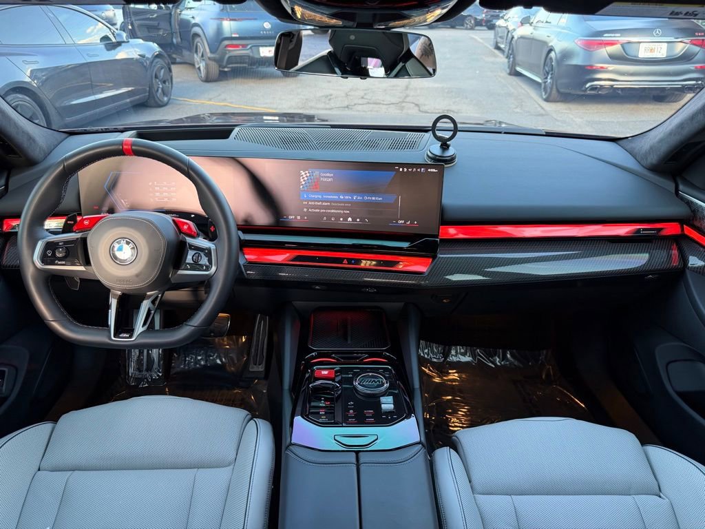 Used 2025 BMW M5 w/ Carbon Package image 28