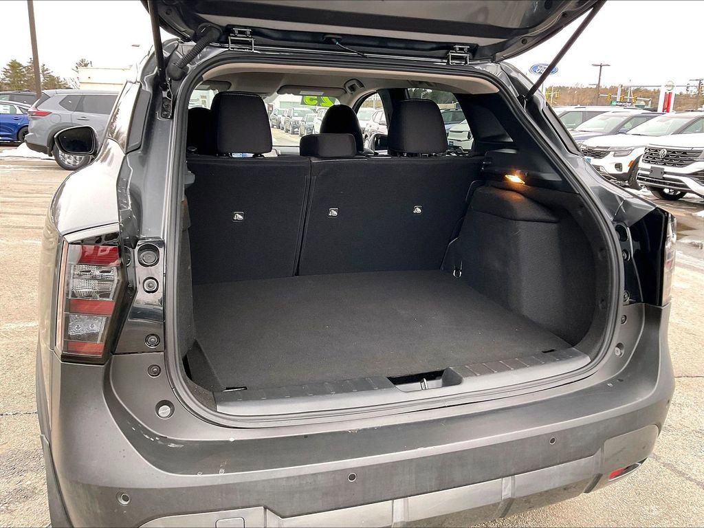 Used 2025 Nissan Kicks SV image 31